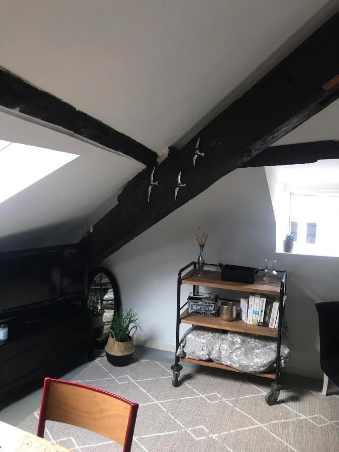Studio Apartment *